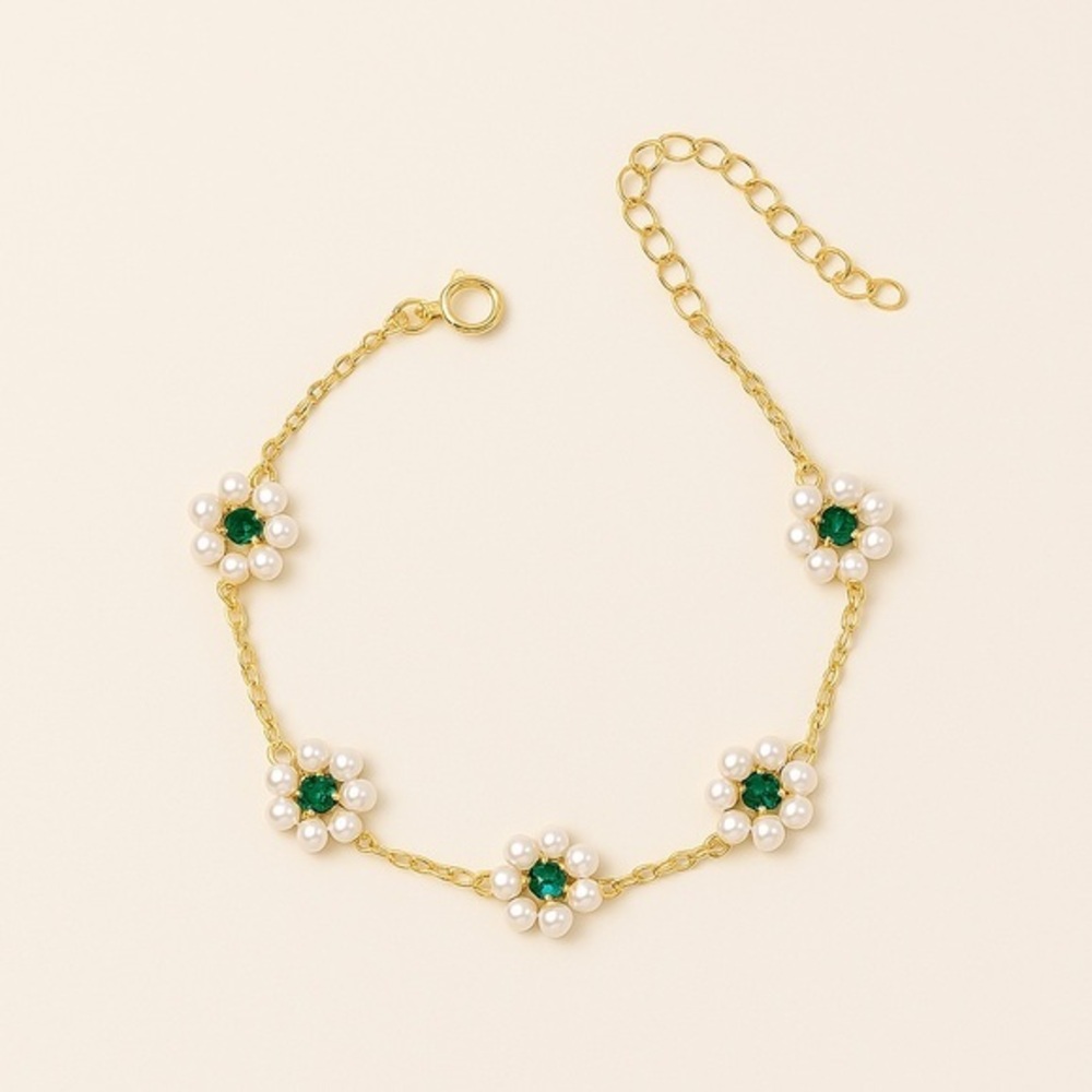 Dainty Pearl Flower Bracelet with Green Crystal – Adjustable Gold Chain, Elegant